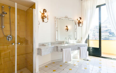 Casa Palazzo: Design Intérieur, Sol, Luminaire, Hôtel, Luminaire Plomberie, Recours, Chaise, Lampe, Salle De Bains, Tuile