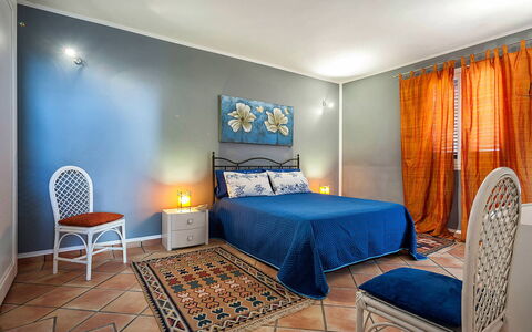Casa Tika: Meubles, Design Intérieur, Sol, Sol, Chambre, Lit, Pièce, Éclairage, Plafond, Linge