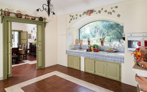 Green Villa: Meubles, Design Intérieur, Sol, Bois, Cuisine, Sol, Domicile, Plafond, Éclairage, Table