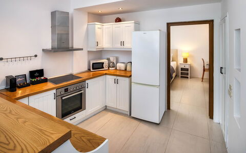 Guest House Levantes: Meubles, Cuisine, Appareil De Cuisine, Comptoir, Design Intérieur, Cabinetry, Sol, Principaux Appliance, Bois, Sol