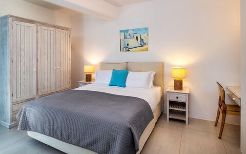 Guest House Levantes: Meubles, Design Intérieur, Lit, Chambre, Sol, Bois, Sol, Drap De Lit, Literie, Textile