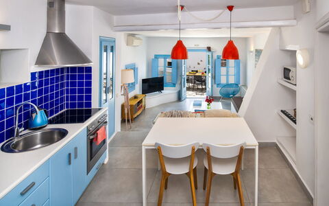 Guest House Livas: Meubles, Design Intérieur, Sol, Sol, Plafond, Cuisine, Pièce, Chaise, Table, Appartement