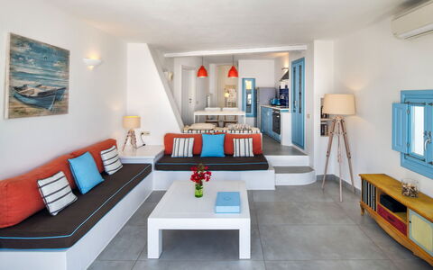 Guest House Livas: Bleu, Meubles, Design Intérieur, Table, Appartement, Chaise, Salon, Canapé, Throw Pillow