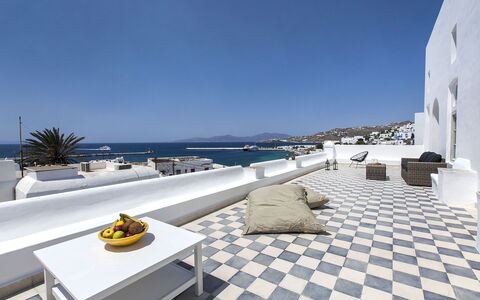 Halki Villa: Balcon, Hôtel, Tuile, Mobilier De Jardin, Cour