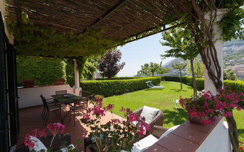 Il Giardino di Ravello: Meubles, Arbuste, Jardin, Chaise, Ombre, Mobilier De Jardin, Eco Hôtel, Cour, Aménagement Paysager