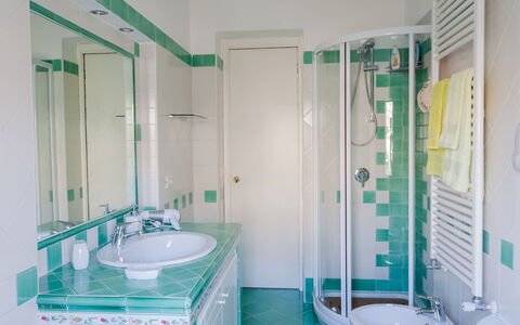 Il Giardino di Ravello: Design Intérieur, Sol, Sol, Luminaire Plomberie, Salle De Bains, Lavabo, Plomberie, Robinet, Pièce, Plafond