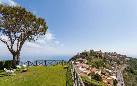 Il Giardino di Ravello: Bleu, Côte, Horizon, Mer, Cotiers Et Relief Océaniques, Océan, Station De Montagne, Rive, Promontoire