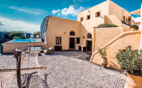Mansion Kyani: Mur, Architecture, Biens, Cour, Villa, Balcon, Hacienda, Escaliers, Plante D'Appartement, Pot De Fleur