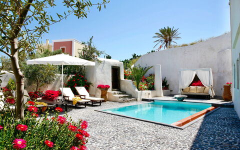 Mansion Sophia: Piscine, Recours, Pot De Fleur, Hacienda, Eco Hôtel, Plante D'Appartement, Parapluie, Cour, Balancelle, Mobilier De Jardin