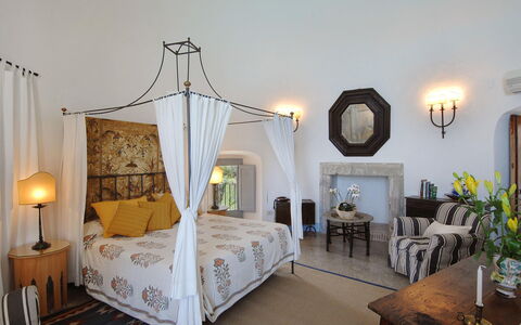 Romantic Tower: Meubles, Design Intérieur, Mur, Plafond, Sol, Sol, Pièce, Lit, Chambre, Éclairage
