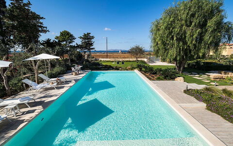 Salt Villa: Bleu, Piscine, L'Eau, Recours, Mobilier De Jardin, Loisir, Composite, Eco Hôtel, Ombre, Jardin