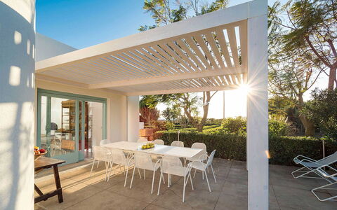 Salt Villa: Plafond, Mobilier De Jardin, Ombre, Structure En Plein Air, Pergola, Porche, Jardin, Patio, Chaise, Eco Hôtel