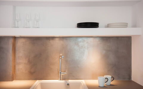 Thera Prince: Comptoir, Plafond, Luminaire Plomberie, Robinet, Tache De Bois, Luminaire, Plomberie, Cuisine, Plâtre