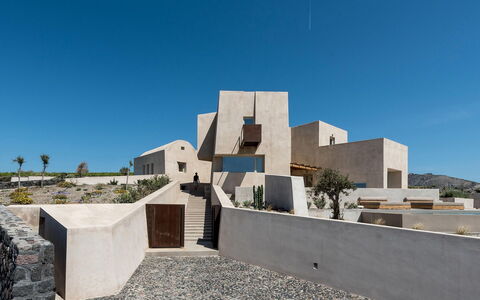 Thera Prince: Jour, Architecture, Paysage, Composite, Béton, Conception, Architecture Brutaliste, Villa