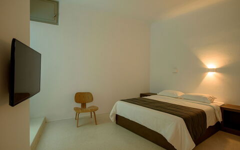 Thera Queen: Design Intérieur, Mur, Sol, Plafond, Sol, Bois, Lit, Chambre, Meubles, Pièce
