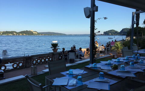 Verbano: Cotiers Et Relief Océaniques, Mer, Côte, Restaurant, Ombre, Tableau De Plein Air, Loisir, Chaise, Recours, Vacances