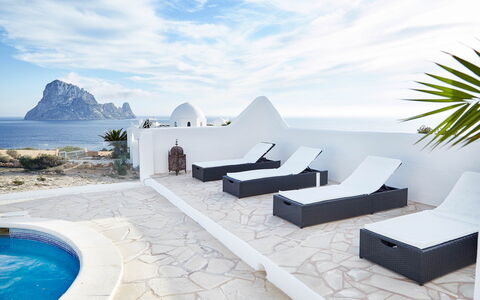 Villa Aldebaran: Bleu, L'Eau, Mer, Meubles, Cotiers Et Relief Océaniques, Océan, Côte, Mobilier De Jardin, Plage
