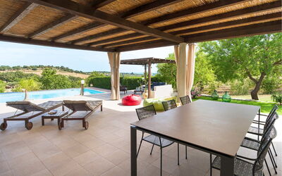 Villa Almond