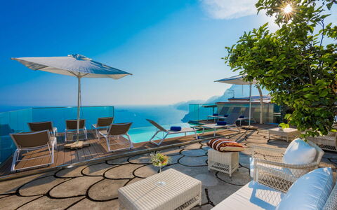 Villa Amanda: Bleu, L'Eau, Plan D'Eau, Mer, Recours, Cotiers Et Relief Océaniques, Côte, Meubles, Piscine, Mobilier De Jardin