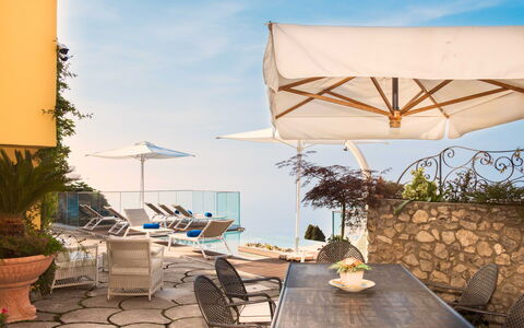 Villa Amanda: Bleu, Plan D'Eau, Mobilier De Jardin, Meubles, Parapluie, Mer, Été, Recours, Côte, Chaise