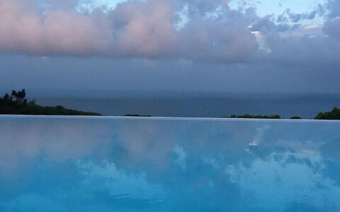 Villa Arenas: Ciel, Bleu, L'Eau, Jour, Plan D'Eau, Ressources En Eau, Nuage, Horizon
