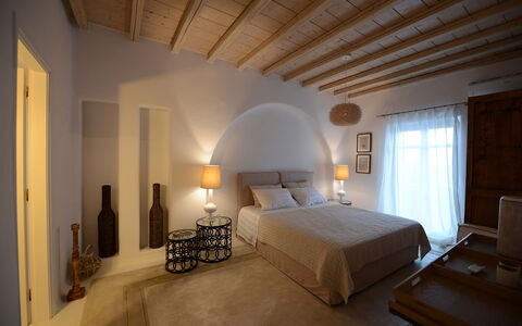 Villa Azur: Meubles, Design Intérieur, Sol, Sol, Mur, Chambre, Lit, Plafond, Bois, Pièce