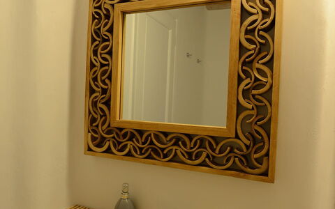 Villa Azur: Lavabo, Design Intérieur, Luminaire Plomberie, Évier, Miroir, Robinet, Plomberie, Salle De Bains, Luminaire, Porcelaine