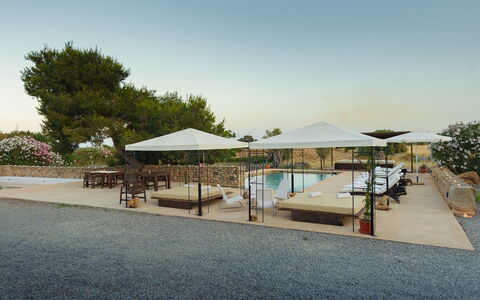 Finca Tonia: Ciel, Ombre, Biens, Parapluie, Aménagement Paysager, Mobilier De Jardin, Recours, Eco Hôtel, Piscine, Structure En Plein Air