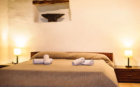Finca Tonia: Meubles, Lit, Design Intérieur, Chambre, Sol, Mur, Sol, Literie, Drap De Lit, Bois