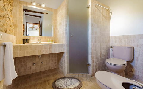 Finca Tonia: Sol, Design Intérieur, Mur, Salle De Bains, Sol, Luminaire Plomberie, Lavabo, Plafond, Évier, Meubles
