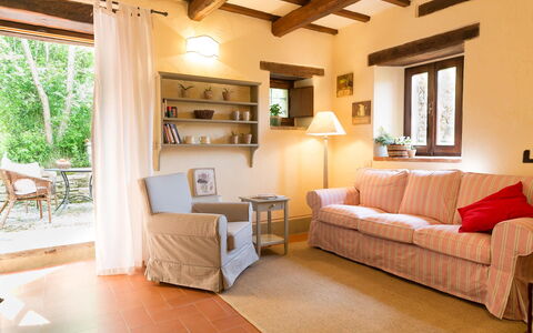 Villa Beatrice: Meubles, Design Intérieur, Mur, Sol, Bois, Canapé, Pièce, Sol, Plafond, Salon