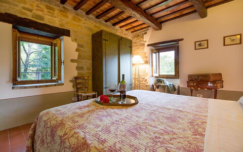 Villa Beatrice: Mur, Bois, Domicile, Maison, Chambre, Meubles, Lit, Chalet, Cadre De Lit, Literie
