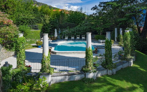 Villa Camilla: Piscine, Jardin, Recours, Aménagement Paysager, Ombre, Mobilier De Jardin, Caractéristique De L'Eau, Dalle, Arrière-Cour, Parapluie