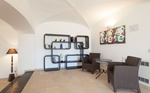 Villa Castore: Design Intérieur, Meubles, Sol, Sol, Éclairage, Plafond, Appartement, Pièce, Salon, Chaise