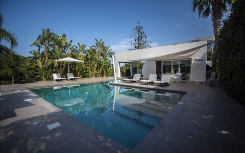 Villa Corallo: Piscine, Architecture, Recours, Ombre, Mobilier De Jardin, Eco Hôtel, Biens, Chaise, Aménagement Paysager