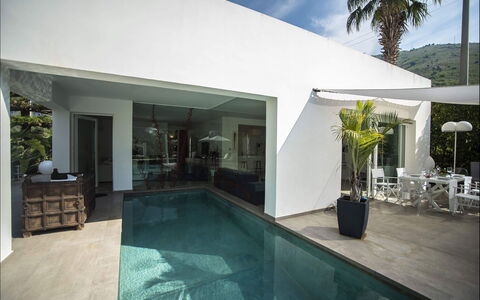 Villa Corallo: Domicile, Architecture, Sol, Ombre, Piscine, Chaise, Recours, Eco Hôtel, Plante D'Appartement