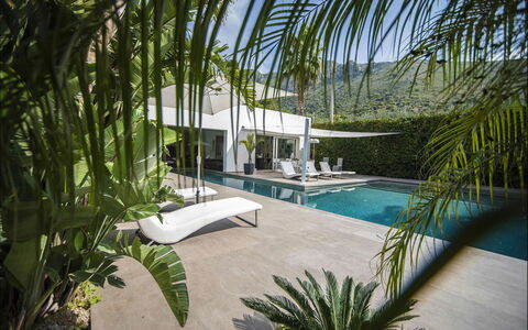 Villa Corallo: Piscine, Mobilier De Jardin, Recours, Balancelle, Ombre, Eco Hôtel, Aménagement Paysager, Biens