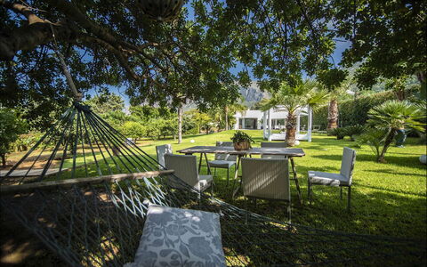 Villa Corallo: Arbre, Herbe, Arbuste, Jardin, Paysage, Lot Terre, Pelouse, Ombre, Aménagement Paysager