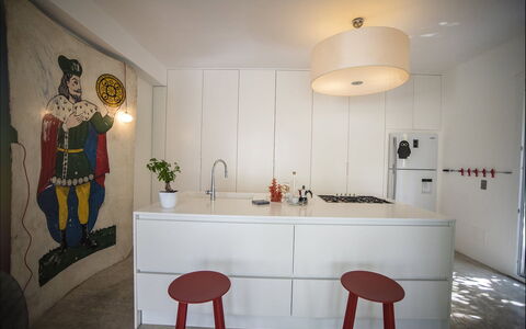 Villa Corallo: Design Intérieur, Sol, Comptoir, Meubles, Luminaire, Bois, Cuisine, Sol, Plafond, Éclairage