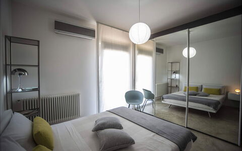Villa Corallo: Meubles, Lit, Design Intérieur, Chambre, Sol, Sol, Literie, Drap De Lit, Plafond, Domicile