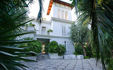 Villa Correale: Domicile, Zone Résidentielle, Recours, Biens, Manoir, Hacienda, Balcon, Villa, Ombre