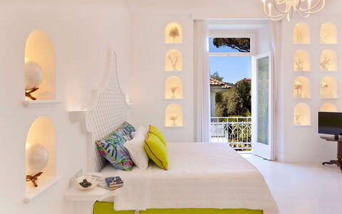 Villa Correale: Design Intérieur, Meubles, Mur, Plafond, Domicile, Éclairage, Sol, Chambre, Sol, Lit