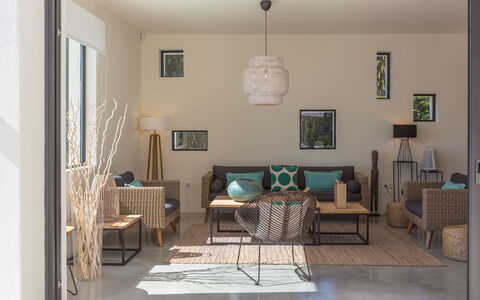 Villa Crozet: Meubles, Design Intérieur, Sol, Canapé, Chaise, Sol, Bois, Table, Salon, Pièce