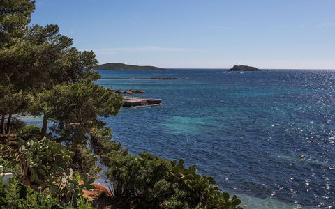 Villa Crozet: Bleu, L'Eau, Ressources En Eau, Plan D'Eau, Côte, Cotiers Et Relief Océaniques, Roche, Mer, Horizon, Océan