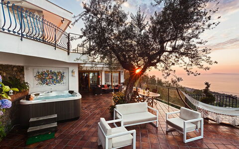 Villa Davide: Recours, Piscine, Balcon, Eco Hôtel, Chaise, Villa, Biens, Mobilier De Jardin, Hôtel, Hacienda
