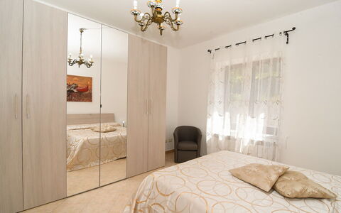 Villa del Mare: Meubles, Lit, Design Intérieur, Chambre, Bois, Sol, Sol, Pièce, Cabinetry, Drap De Lit