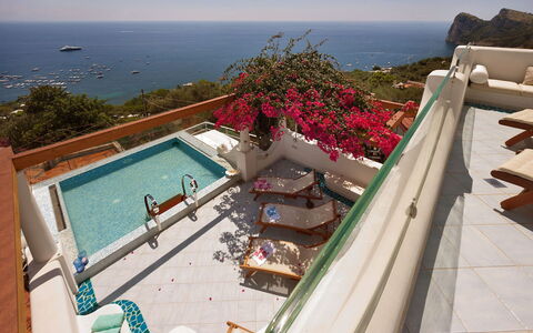 Villa delle Sirene: Piscine, Recours, Mer, Côte, Eco Hôtel, Station Balnéaire, Parapluie, Ville Resort, Mobilier De Jardin, Hôtel