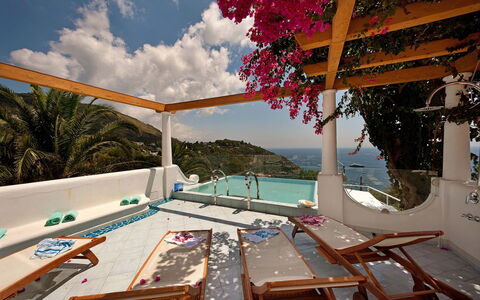 Villa delle Sirene: Recours, Piscine, Eco Hôtel, Hôtel, Chaise, Villa, Plante D'Appartement, Hacienda, Balcon, Structure En Plein Air