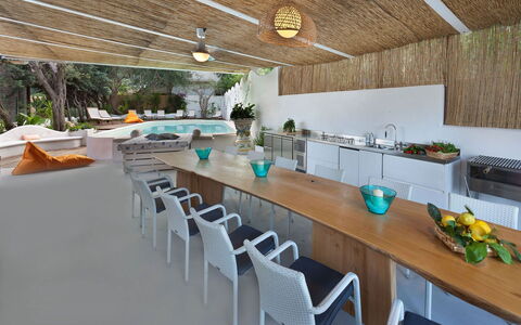 Villa delle Sirene: Meubles, Design Intérieur, Plafond, Chaise, Table, Comptoir, Recours, Plante D'Appartement, Table Cuisine Et Salle A Manger, Cuisine