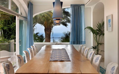 Villa delle Sirene: Meubles, Design Intérieur, Table, Bois, Chaise, Éclairage, Sol, Table Cuisine Et Salle A Manger, Sol, Salle À Manger